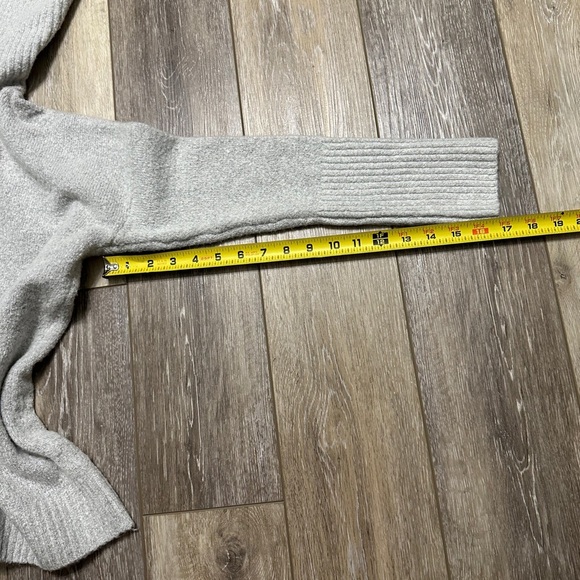 🛍️ French Connection Cozy Extra long Cowl-neck sweater size medium silver gray - Picture 5 of 9